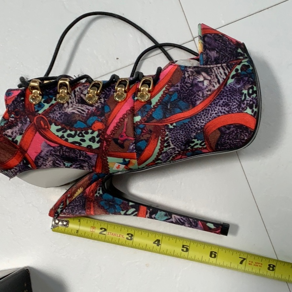 Scene. Size 6.5. Multi-color. - Picture 5 of 5
